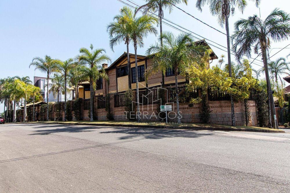 Sobrado à venda com 5 quartos, 717m² - Foto 1