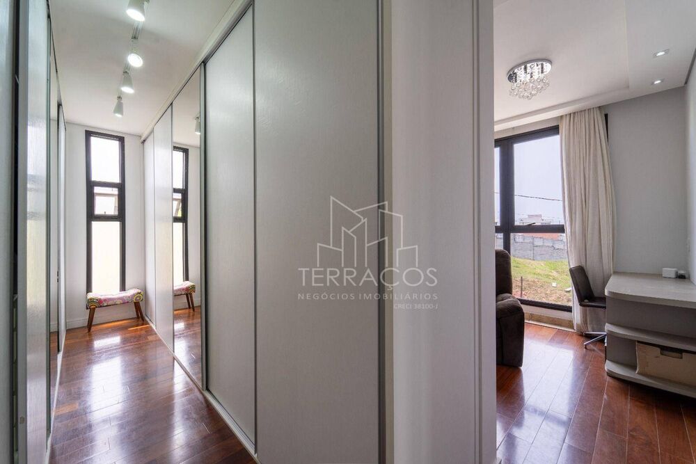 Sobrado, 3 quartos, 383 m² - Foto 1