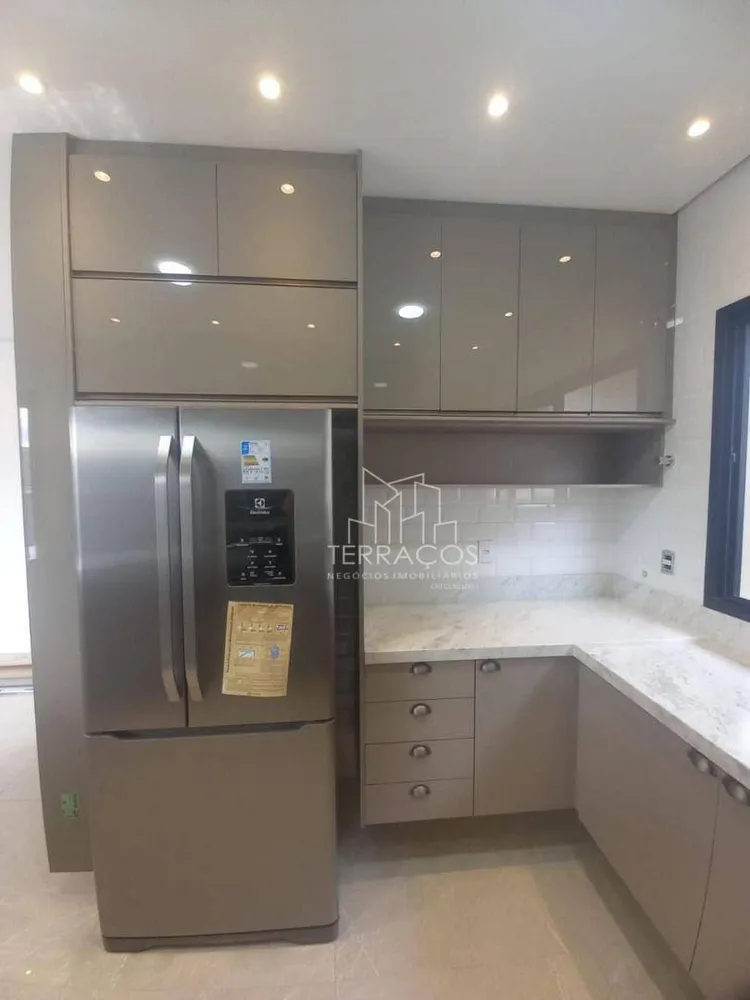 Sobrado, 3 quartos, 270 m² - Foto 1