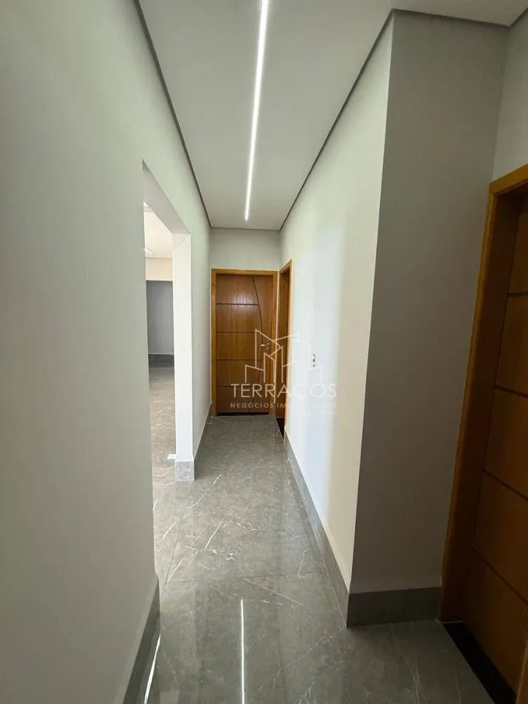 Casa, 3 quartos, 245 m² - Foto 2