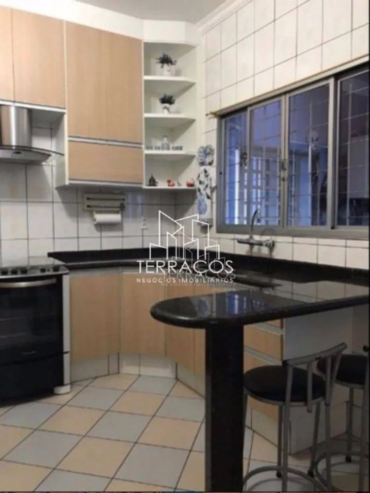 Casa, 3 quartos, 223 m² - Foto 1