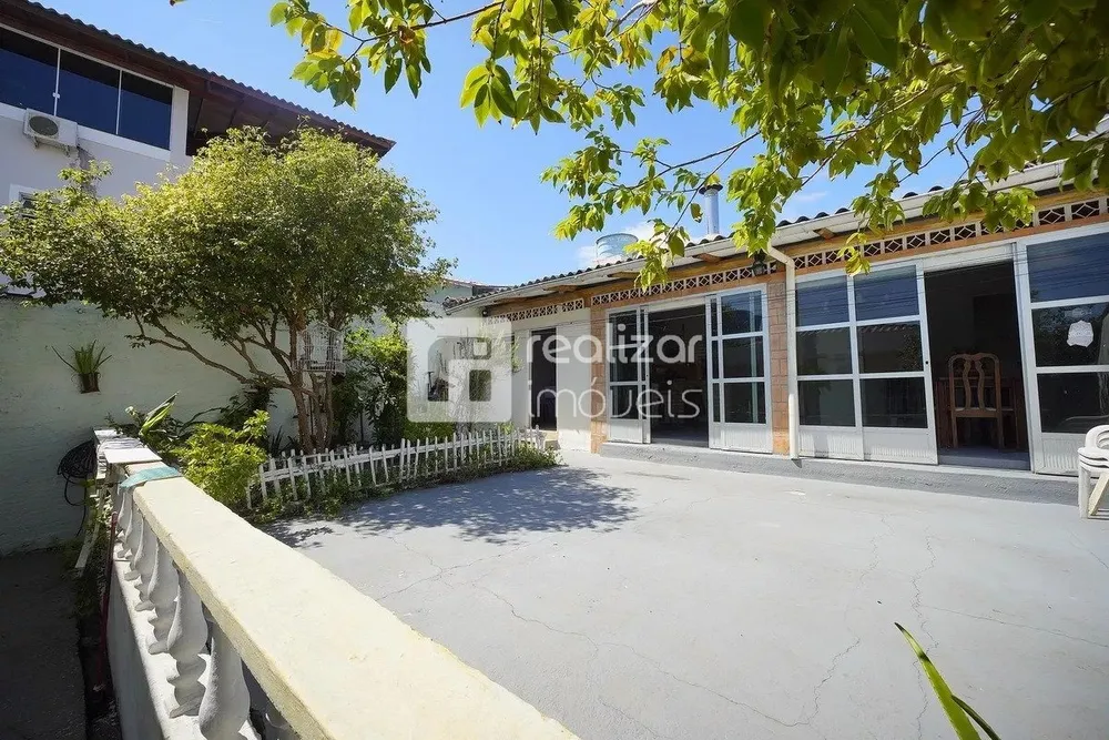Casa, 5 quartos, 359 m² - Foto 1