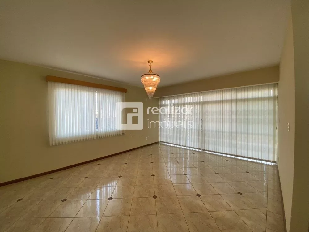 Casa, 4 quartos, 300 m² - Foto 1