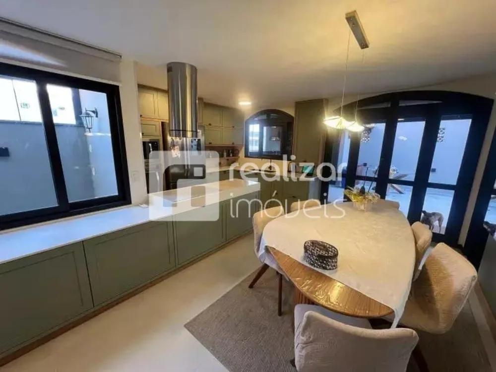 Casa, 5 quartos, 335 m² - Foto 2