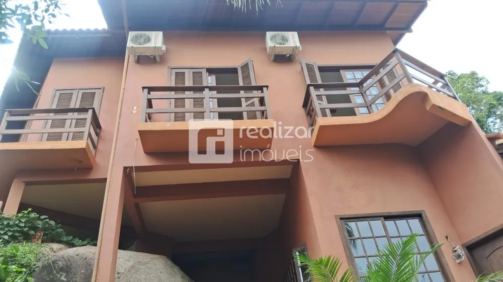 Casa, 5 quartos, 213 m² - Foto 1