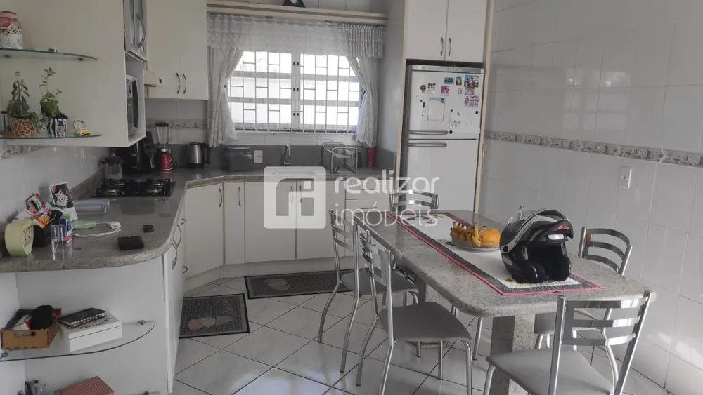 Casa, 3 quartos, 240 m² - Foto 3