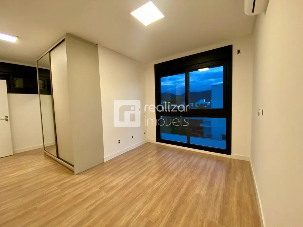 Casa, 4 quartos, 270 m² - Foto 8