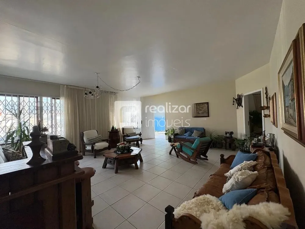 Casa, 7 quartos, 197 m² - Foto 2
