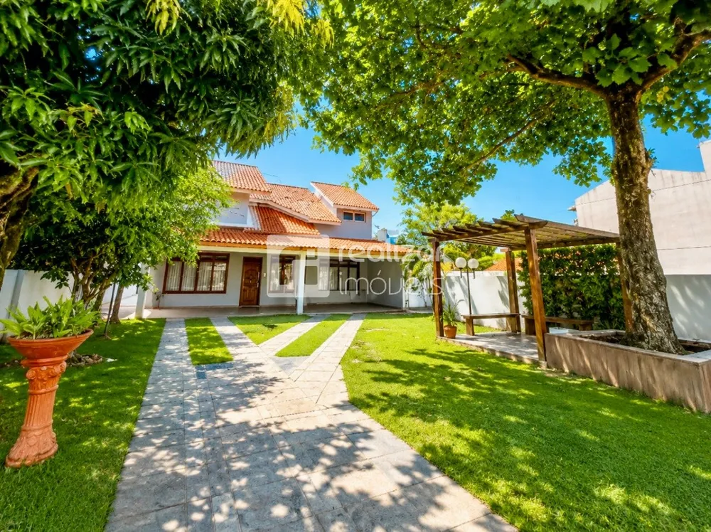Casa, 5 quartos, 239 m² - Foto 1