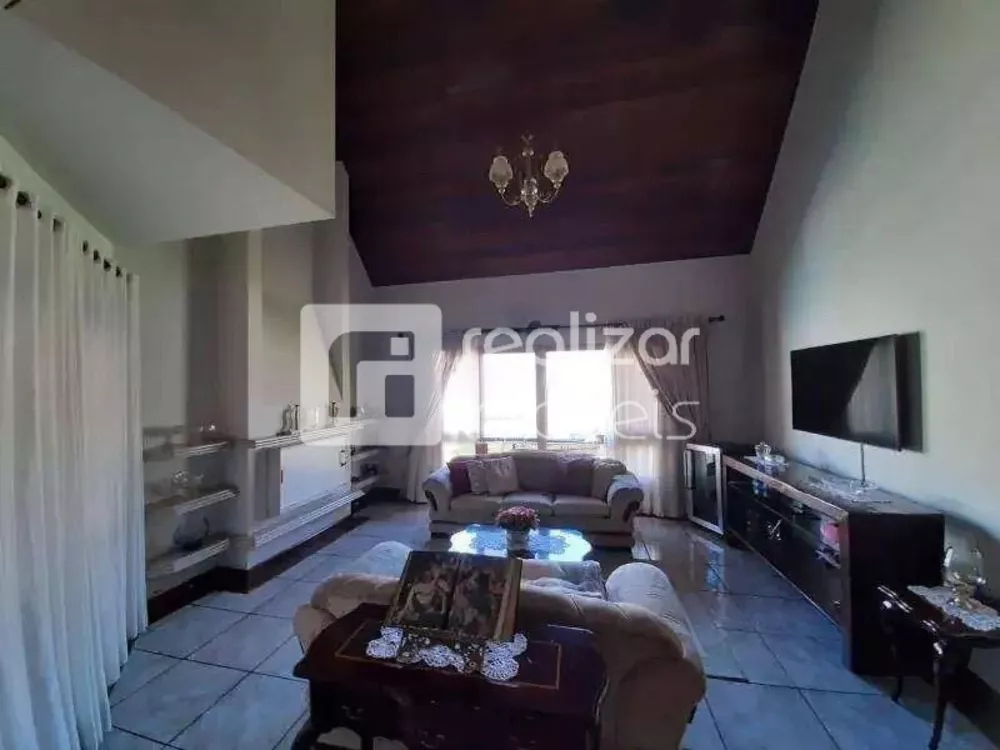 Casa, 3 quartos, 300 m² - Foto 1