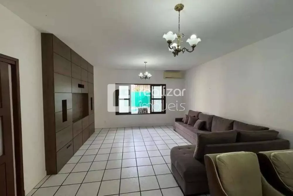 Casa, 3 quartos, 260 m² - Foto 1