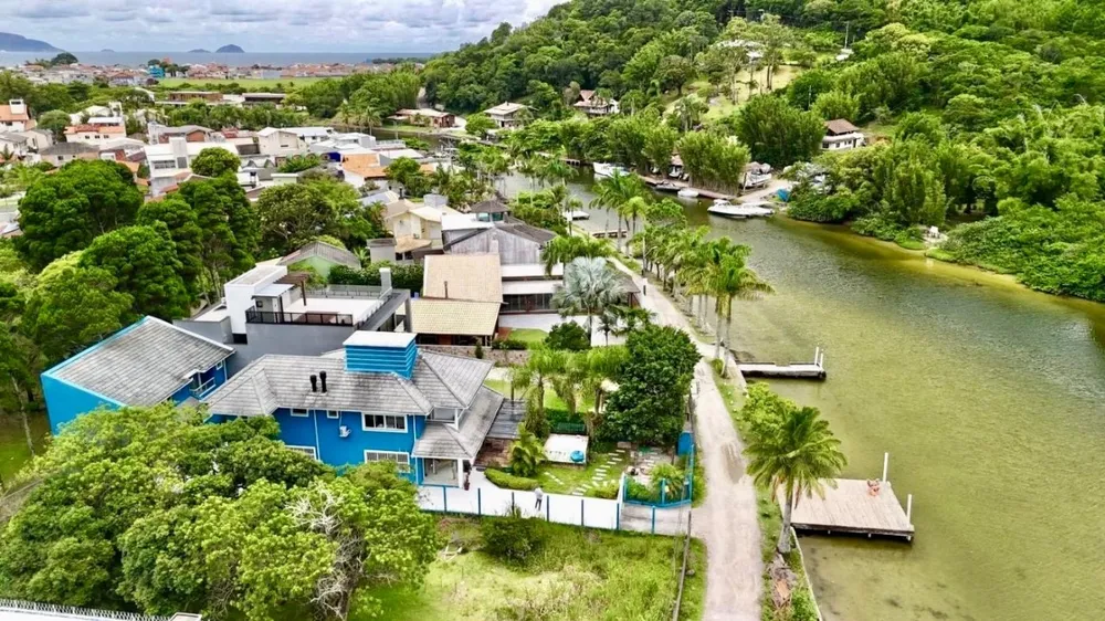 Casa, 5 quartos, 220 m² - Foto 1