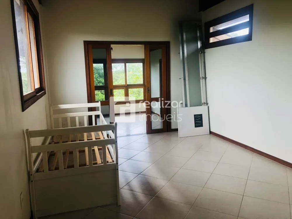 Casa, 4 quartos, 240 m² - Foto 1