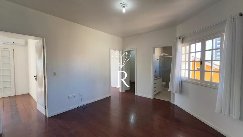Casa, 5 quartos, 237 m² - Foto 1