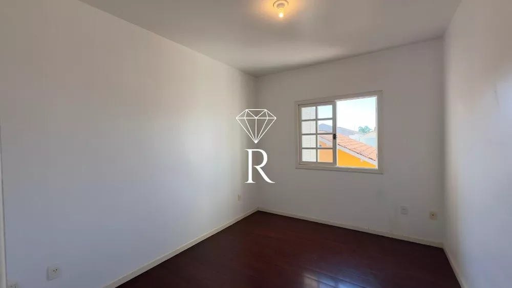 Casa, 5 quartos, 237 m² - Foto 2