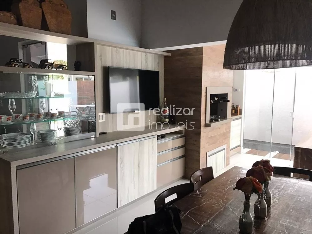 Casa, 4 quartos, 300 m² - Foto 1