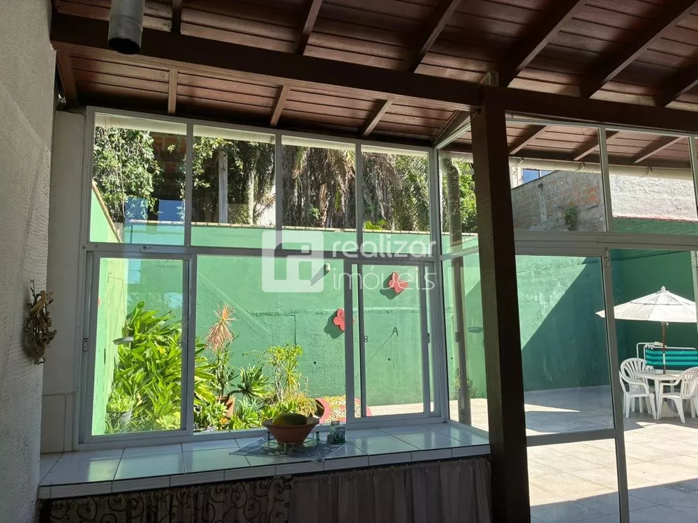 Casa, 5 quartos, 282 m² - Foto 1