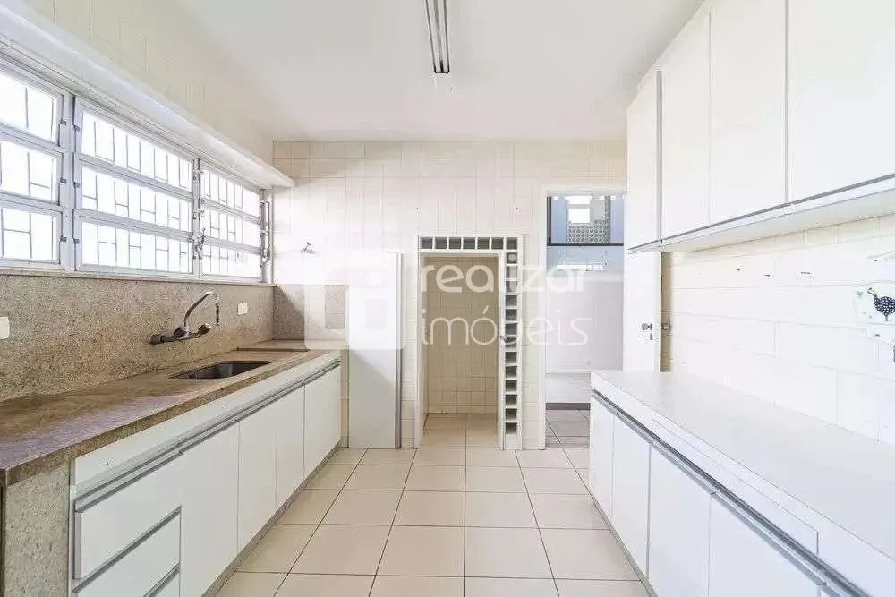Casa, 4 quartos, 328 m² - Foto 1