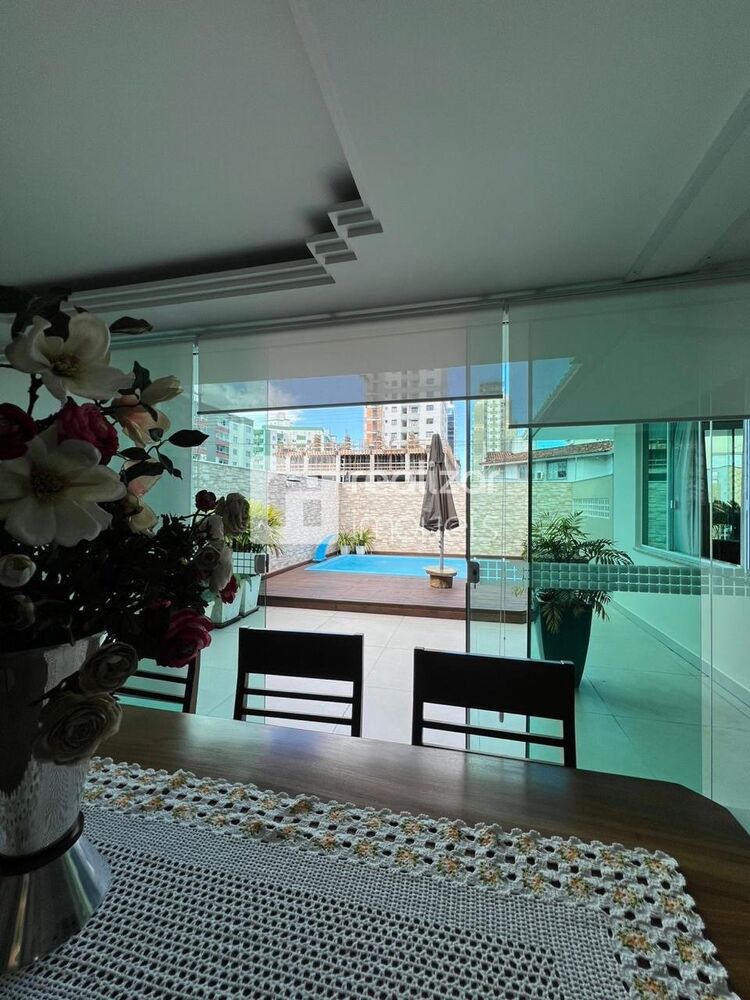Casa à venda e aluguel com 3 quartos, 216m² - Foto 3