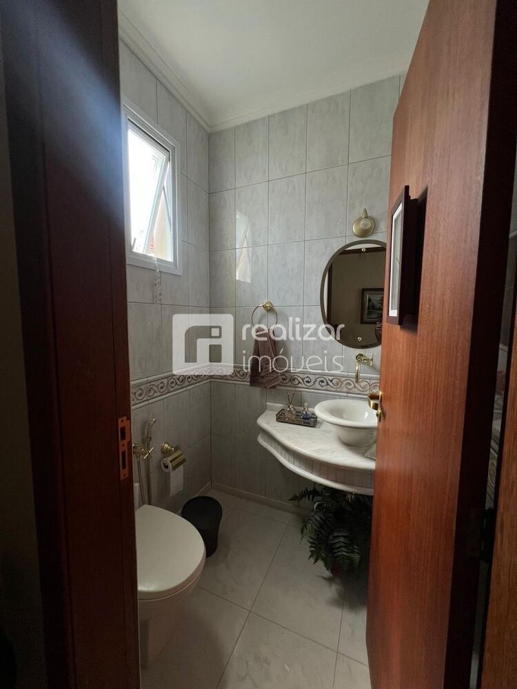 Casa à venda e aluguel com 3 quartos, 216m² - Foto 8