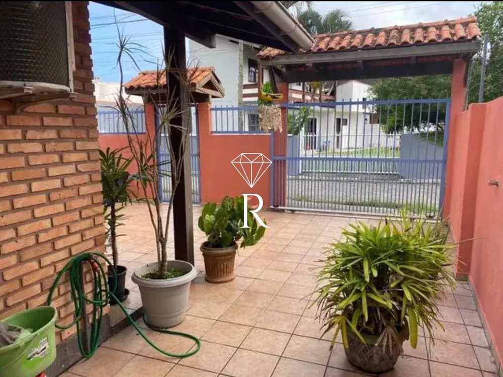 Casa à venda com 4 quartos, 300m² - Foto 3