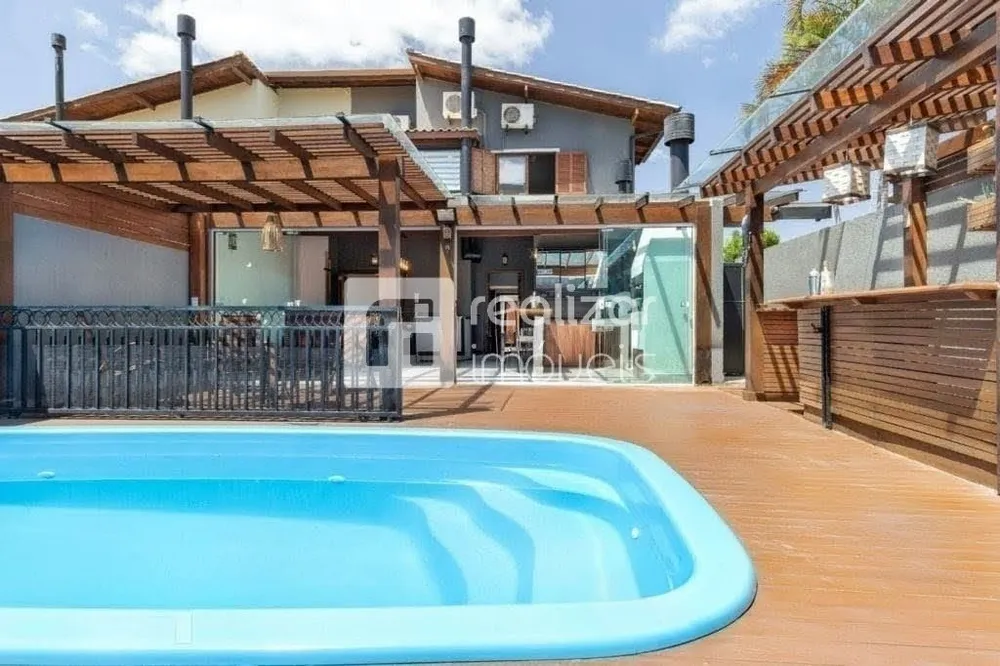 Casa, 3 quartos, 221 m² - Foto 1