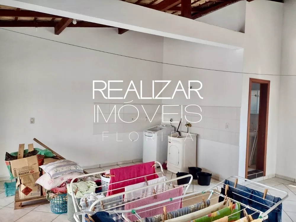 Casa, 4 quartos, 235 m² - Foto 1