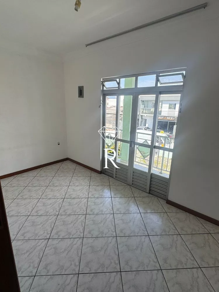 Casa para alugar com 4 quartos, 120m² - Foto 4