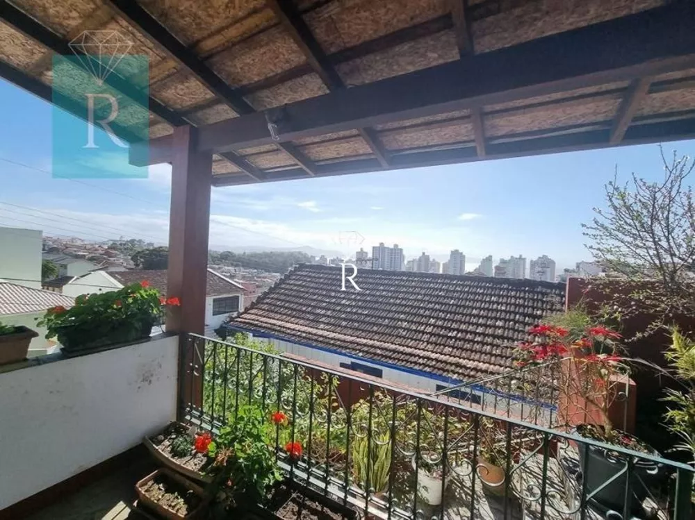 Sobrado à venda com 4 quartos, 240m² - Foto 4