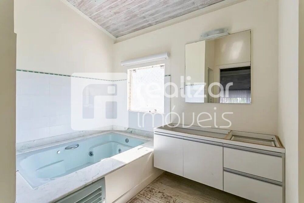 Casa para alugar com 4 quartos, 266m² - Foto 4