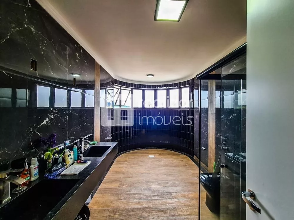 Casa, 5 quartos, 258 m² - Foto 1