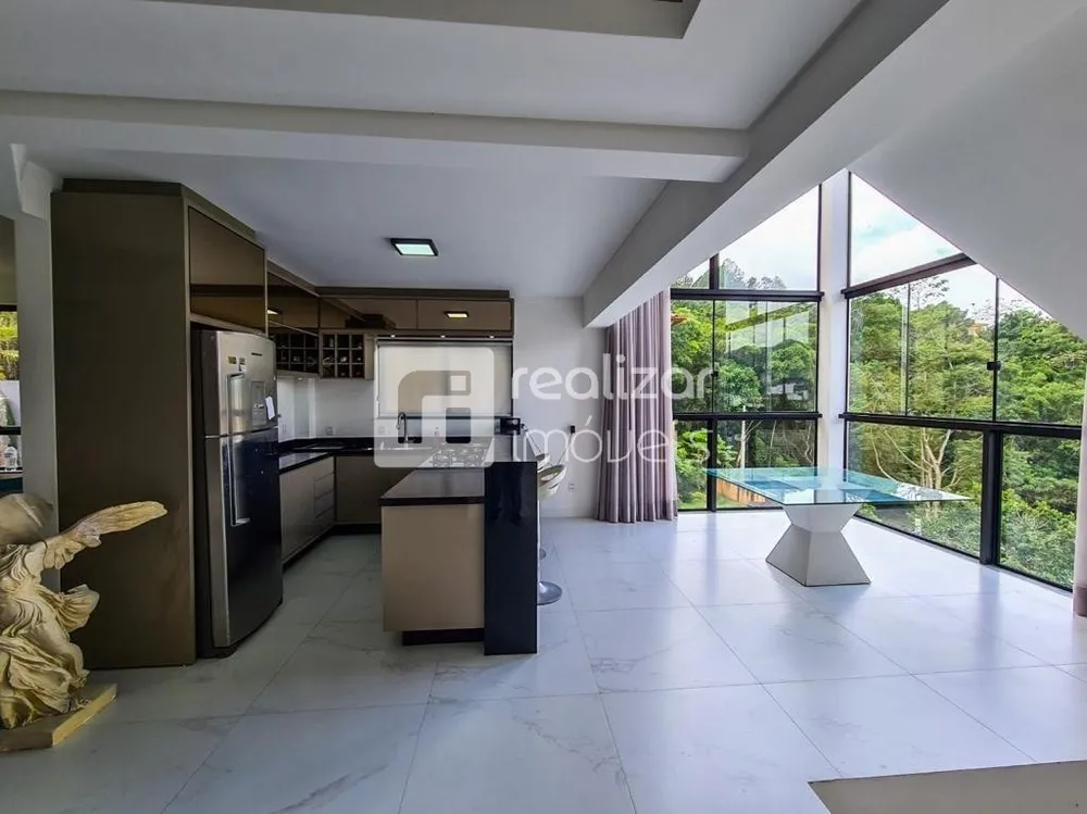 Casa, 5 quartos, 258 m² - Foto 1