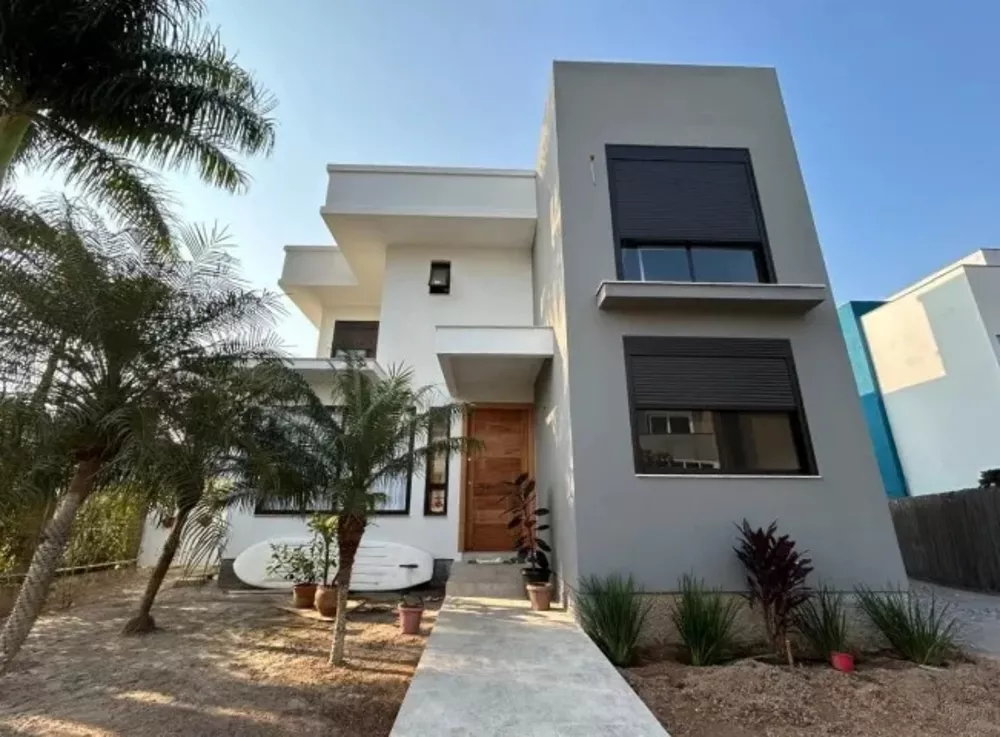 Casa de Condomínio à venda com 4 quartos, 220m² - Foto 1