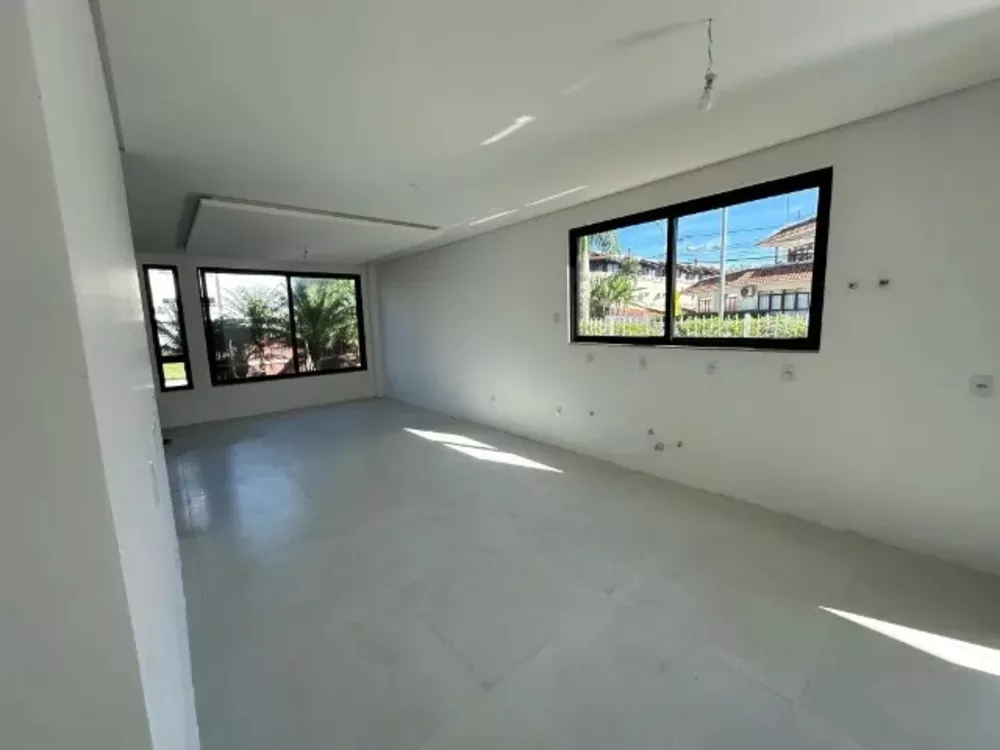 Casa de Condomínio à venda com 4 quartos, 220m² - Foto 4