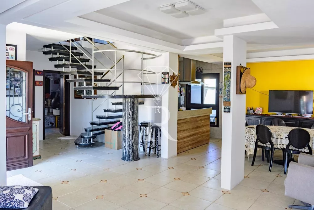 Sobrado, 5 quartos, 305 m² - Foto 1