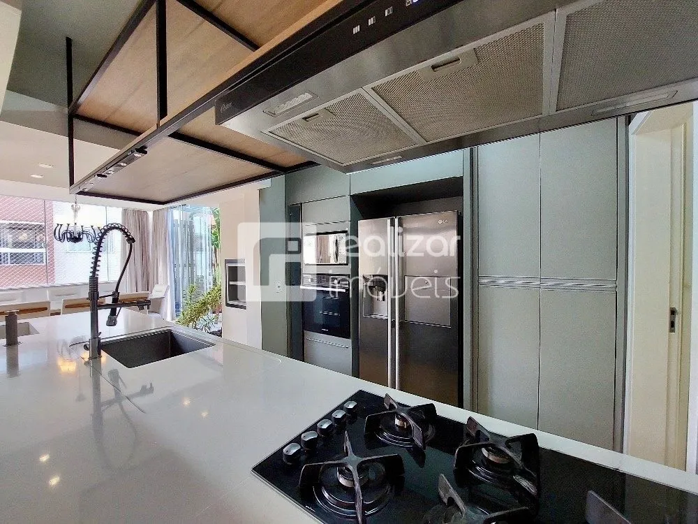 Cobertura, 3 quartos, 223 m² - Foto 2