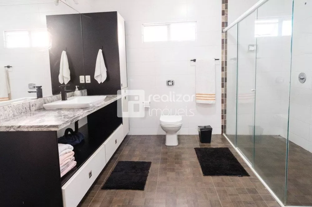 Casa, 5 quartos, 236 m² - Foto 1