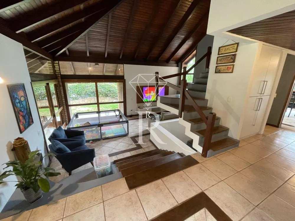 Casa, 3 quartos, 240 m² - Foto 1