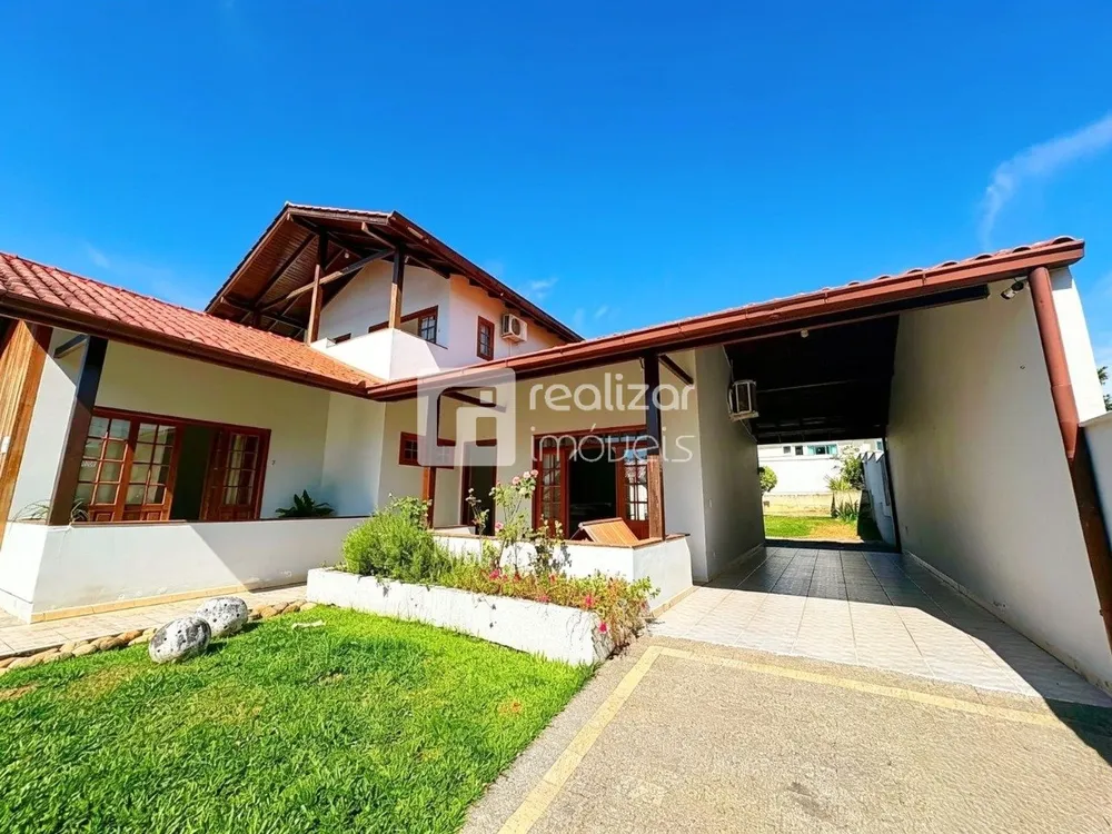 Casa, 3 quartos, 220 m² - Foto 1