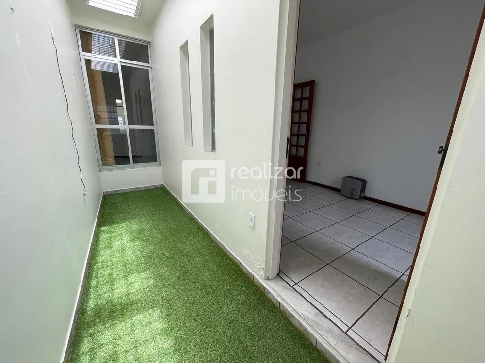 Casa, 5 quartos, 195 m² - Foto 2
