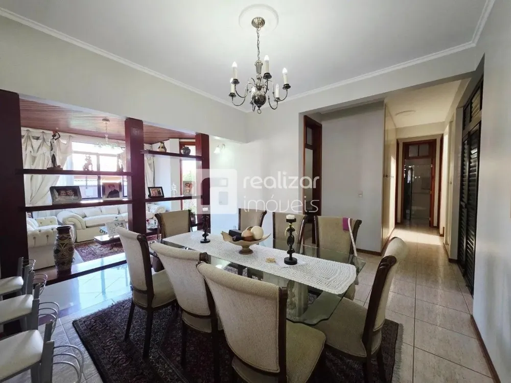 Casa, 5 quartos, 374 m² - Foto 1