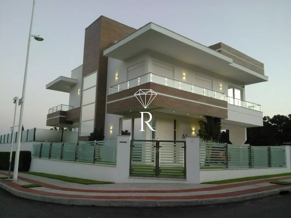 Casa para alugar com 4 quartos, 580m² - Foto 2