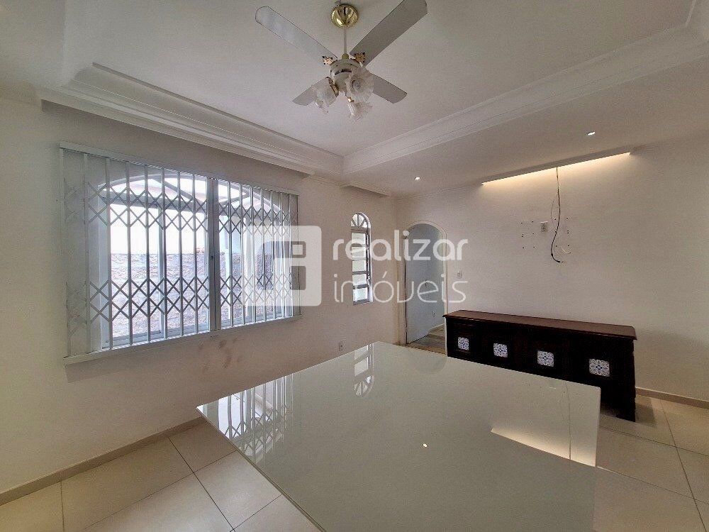 Casa para alugar com 3 quartos, 120m² - Foto 1