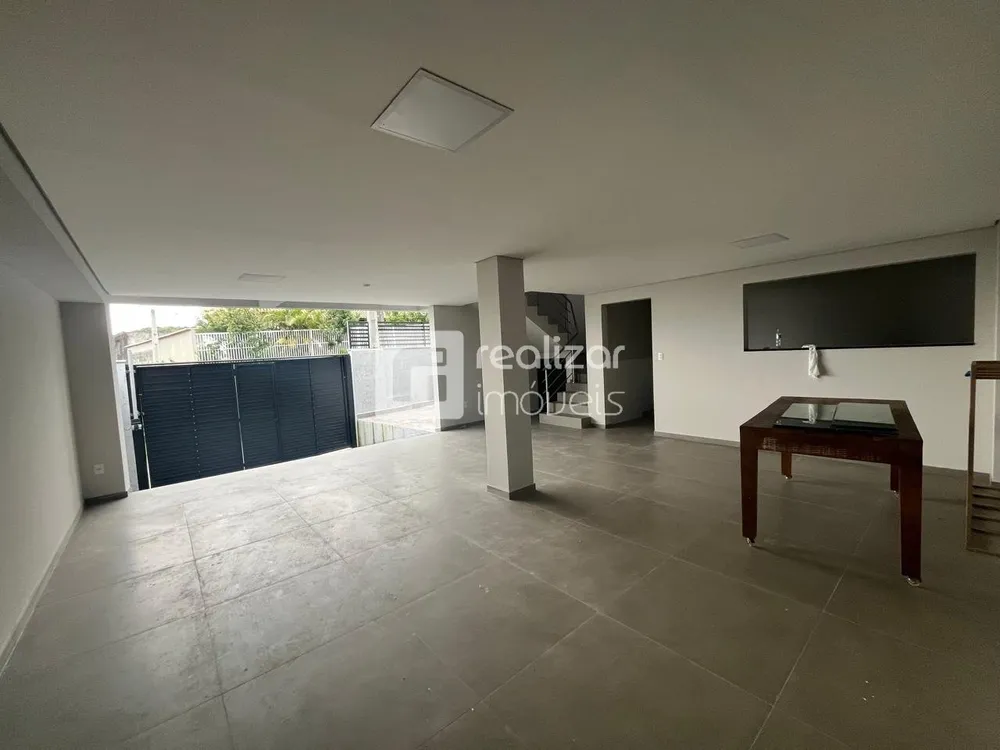 Casa, 3 quartos, 218 m² - Foto 2