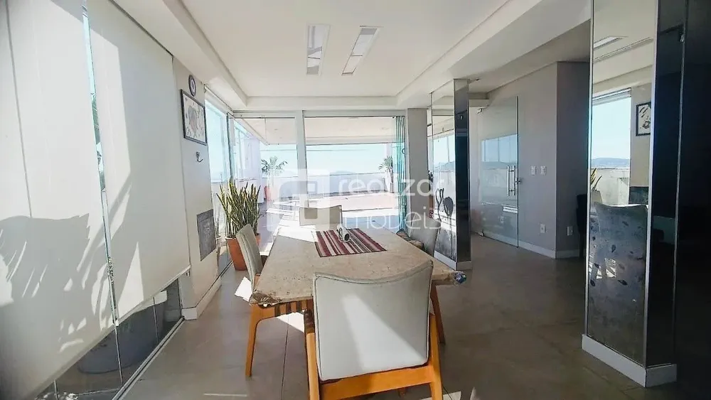 Cobertura, 3 quartos, 220 m² - Foto 2
