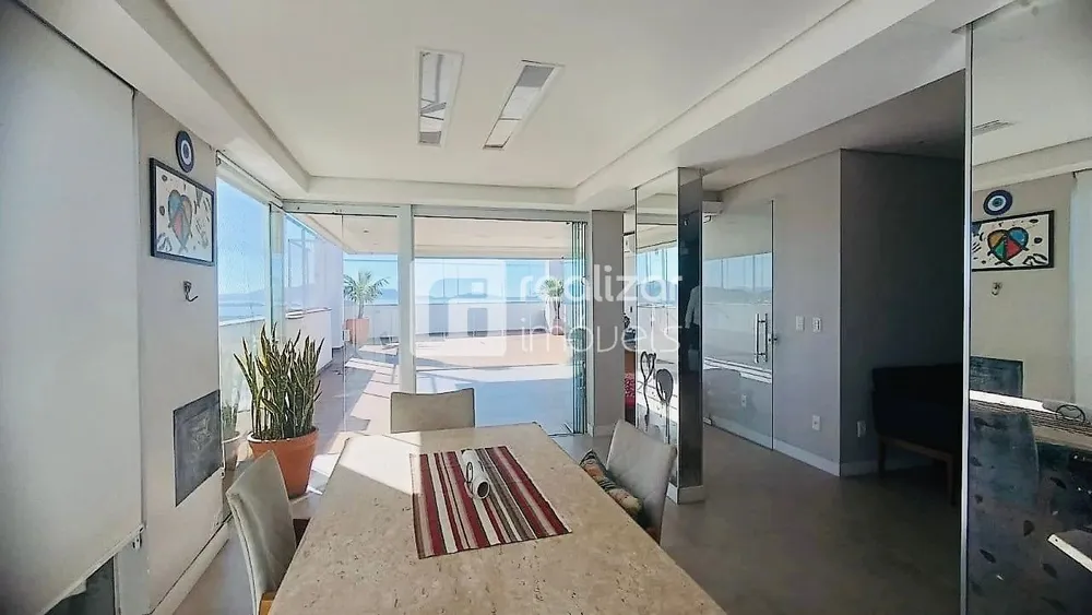 Cobertura, 3 quartos, 220 m² - Foto 4