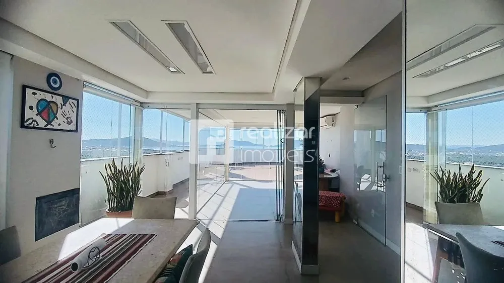 Cobertura, 3 quartos, 220 m² - Foto 1