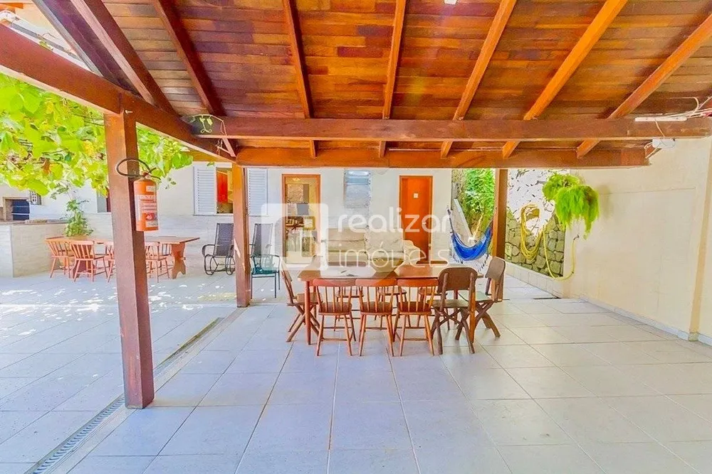 Casa, 5 quartos, 235 m² - Foto 1