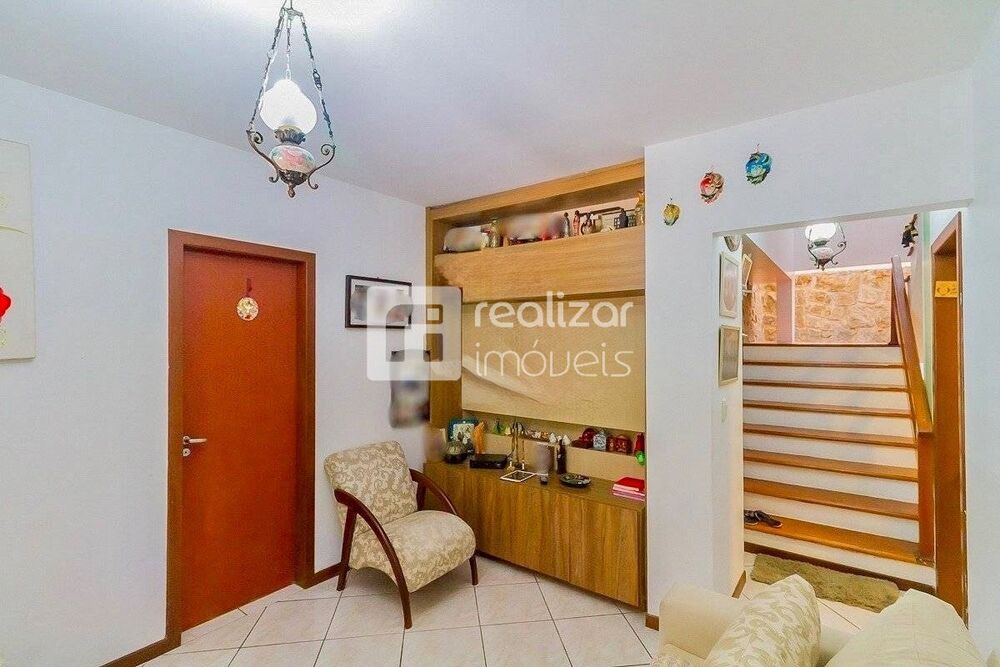 Casa para alugar com 5 quartos, 235m² - Foto 4