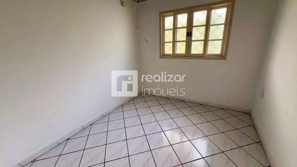Casa para alugar com 3 quartos, 360m² - Foto 2